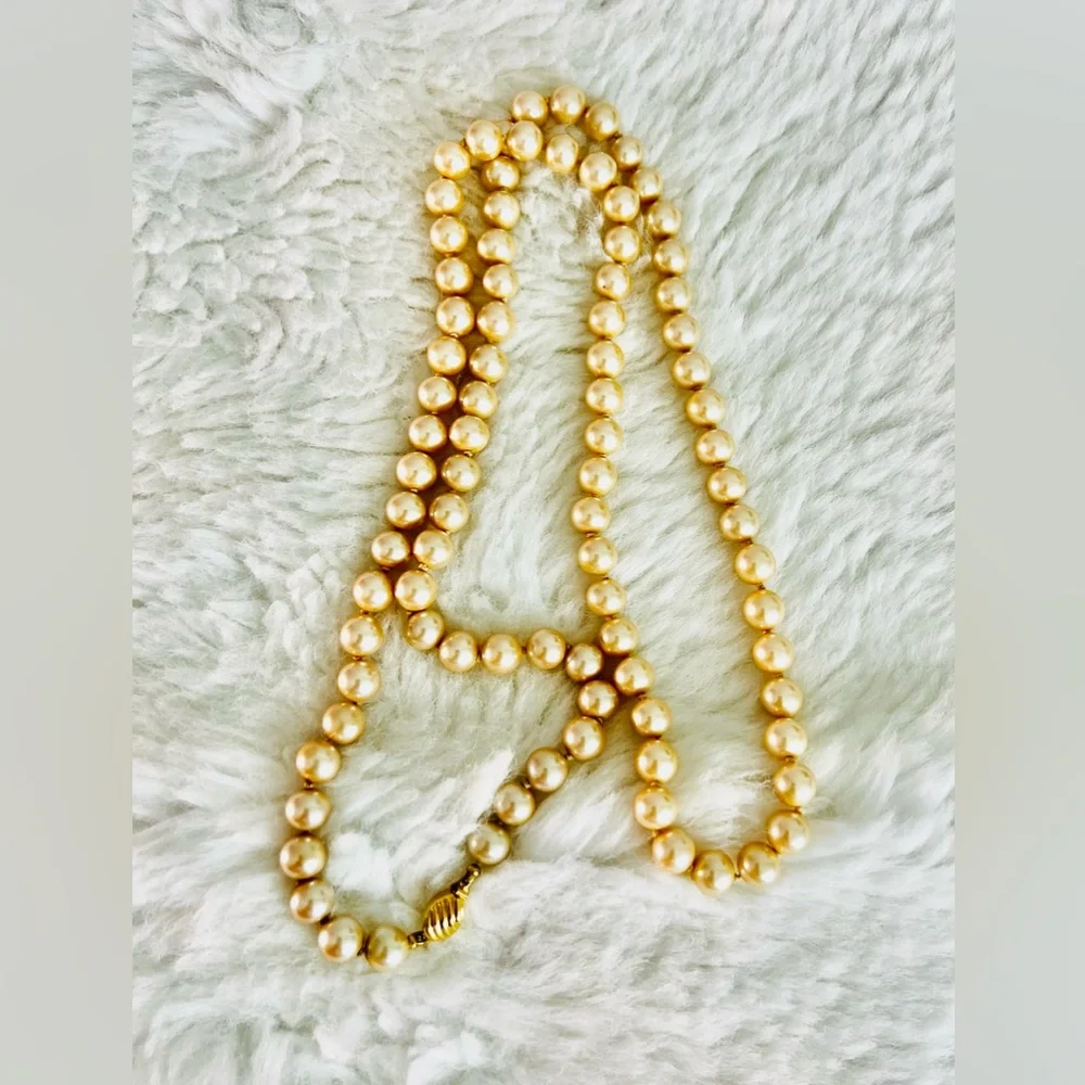 Vintage Marvella faux pearls in excellent Vintage condition.